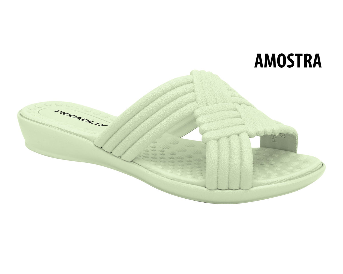 A light green slip-on sandal with crisscross padded straps, textured EVA innersole, and bold black "AMOSTRA" appears to the right of the Piccadilly Brazilian 502001: Unrivaled Comfort Awaits with its Marsh-Mila 'Marshmallow' memory foam sole.