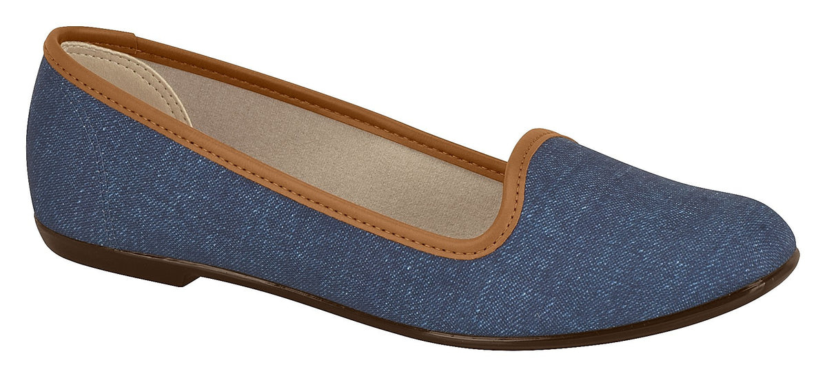 The Moleca 5255.635 Women Fashion Flats in Jeans feature a blue slip-on design with brown trim and a brown sole—stylish, versatile footwear for women’s fashion.