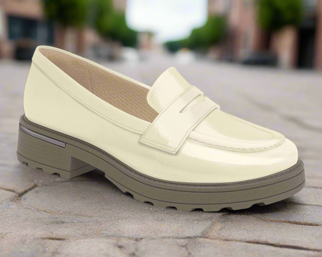 Piccadilly Ref: 735027-010. Transition seamlessly from casual to semi-formal wear with our classic loafers