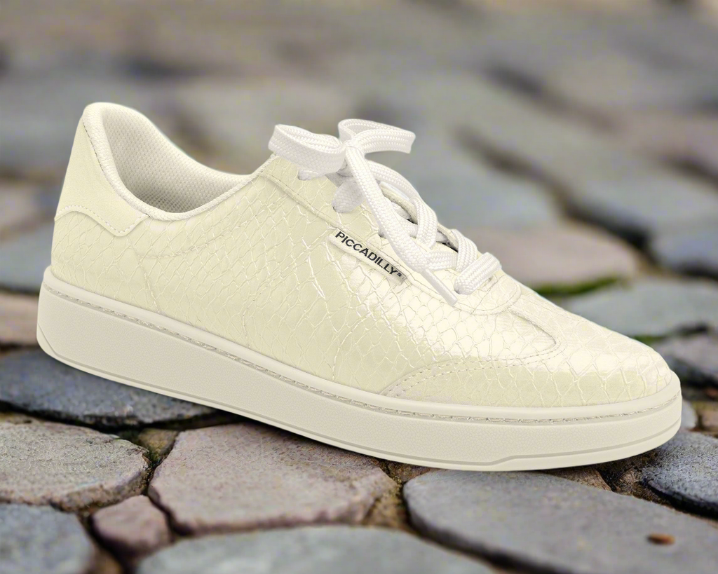 Piccadilly Ref: 985009-07 features a pair of must-have white sneakers for your wardrobe.